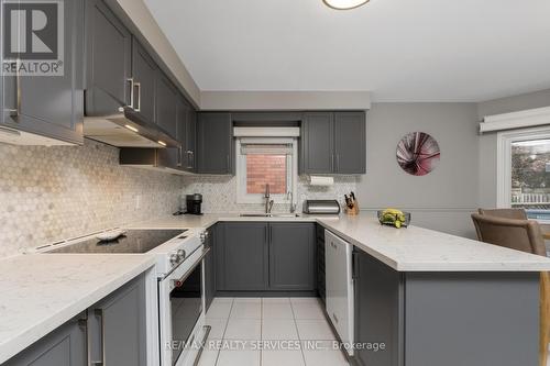 52 Buffridge Trail, Brampton, ON - Indoor Photo Showing Kitchen With Upgraded Kitchen