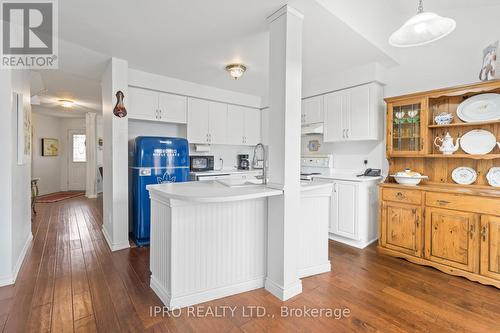 102 James Young Drive, Halton Hills, ON - Indoor Photo Showing Kitchen