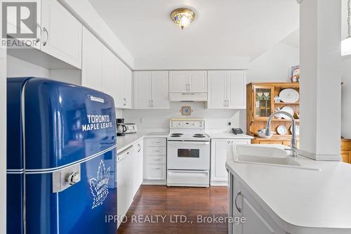 102 James Young Drive, Halton Hills, ON - Indoor Photo Showing Kitchen