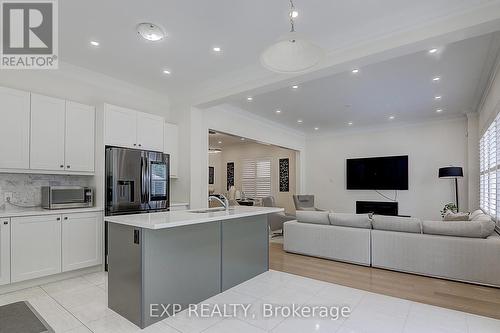 21 Ash Hill Avenue, Caledon, ON - Indoor Photo Showing Kitchen