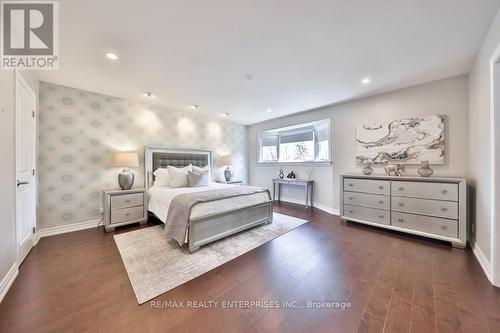 1127 Queen Street W, Mississauga, ON - Indoor Photo Showing Bedroom