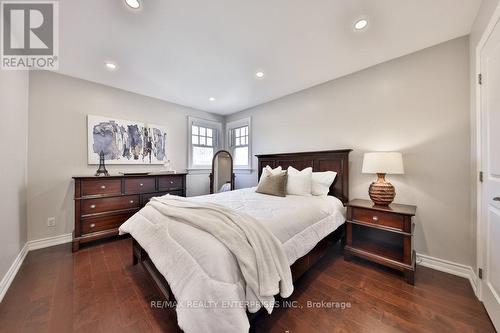 1127 Queen Street W, Mississauga, ON - Indoor Photo Showing Bedroom