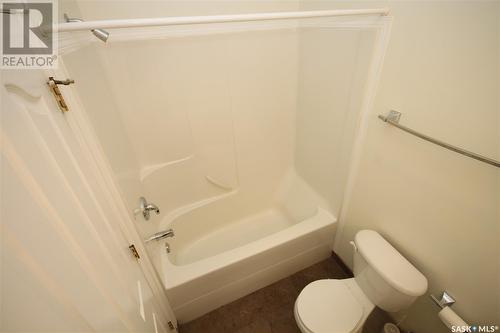 501 1901 Victoria Avenue, Regina, SK - Indoor Photo Showing Bathroom