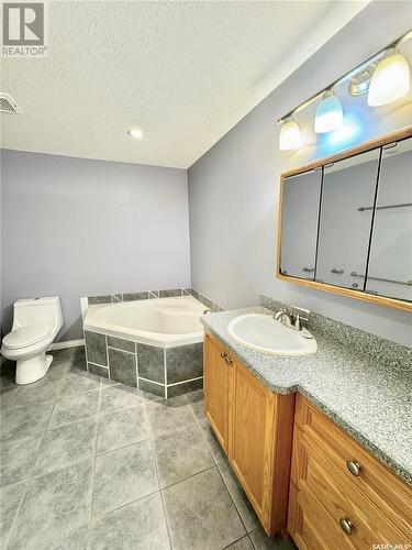 102 586 River Street E, Prince Albert, SK - Indoor Photo Showing Bathroom