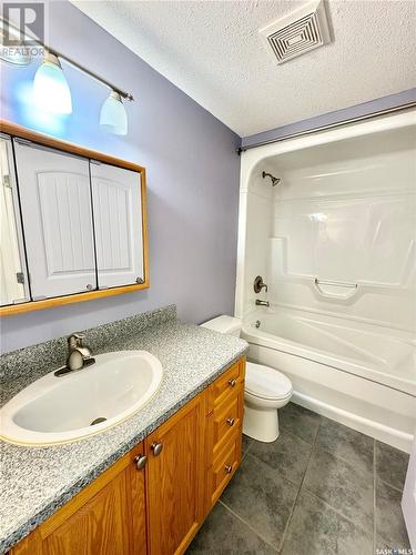 102 586 River Street E, Prince Albert, SK - Indoor Photo Showing Bathroom