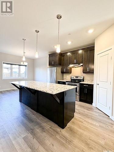 525 Douglas Drive, Swift Current, SK - Indoor Photo Showing Kitchen With Upgraded Kitchen