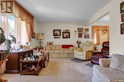 3515 6Th Avenue N, Regina, SK - Indoor Photo Showing Living Room