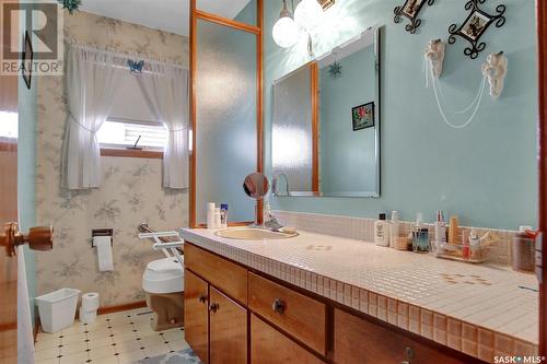 3515 6Th Avenue N, Regina, SK - Indoor Photo Showing Bathroom