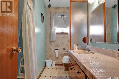 3515 6Th Avenue N, Regina, SK - Indoor Photo Showing Bathroom