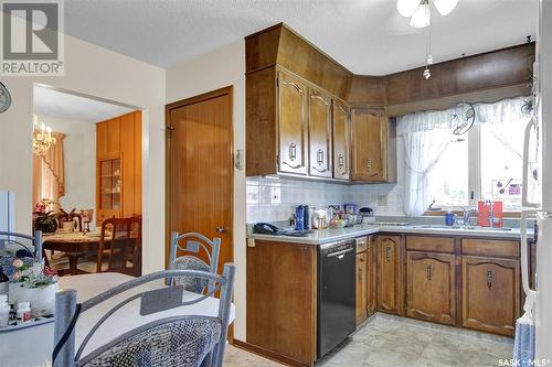 3515 6Th Avenue N, Regina, SK - Indoor Photo Showing Kitchen