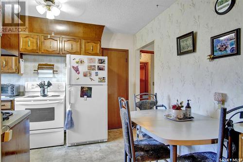 3515 6Th Avenue N, Regina, SK - Indoor Photo Showing Kitchen