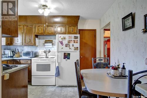 3515 6Th Avenue N, Regina, SK - Indoor Photo Showing Kitchen