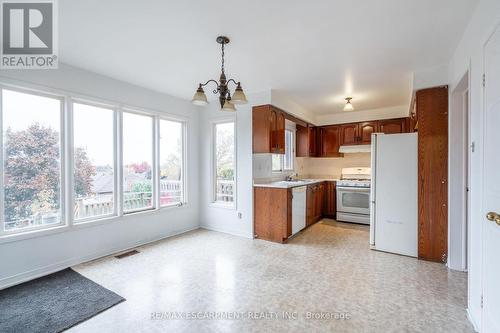 15 Ashcroft Drive, Hamilton, ON - Indoor Photo Showing Kitchen