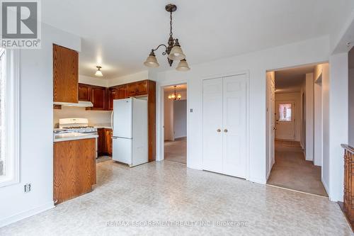 15 Ashcroft Drive, Hamilton, ON - Indoor Photo Showing Kitchen