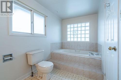 15 Ashcroft Drive, Hamilton, ON - Indoor Photo Showing Bathroom