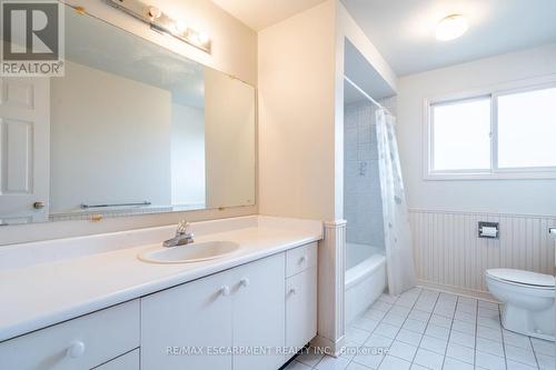 15 Ashcroft Drive, Hamilton, ON - Indoor Photo Showing Bathroom