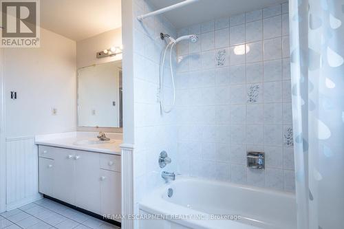 15 Ashcroft Drive, Hamilton, ON - Indoor Photo Showing Bathroom