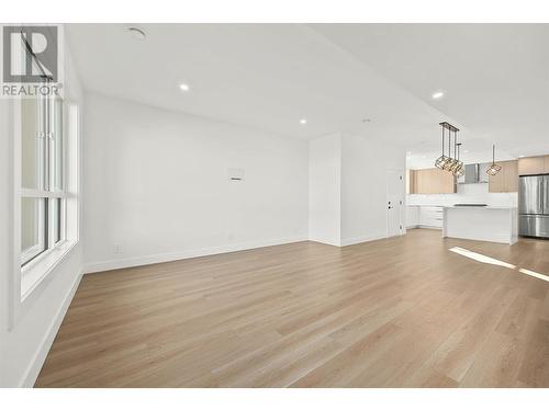 747 Patterson Avenue Unit# 2, Kelowna, BC - Indoor Photo Showing Kitchen