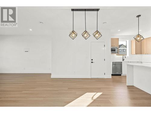 747 Patterson Avenue Unit# 2, Kelowna, BC - Indoor Photo Showing Kitchen