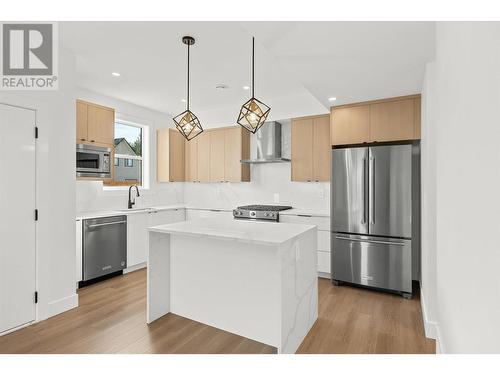 747 Patterson Avenue Unit# 2, Kelowna, BC - Indoor Photo Showing Kitchen