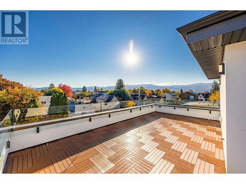 747 Patterson Avenue Unit# 2, Kelowna, BC - Outdoor With View