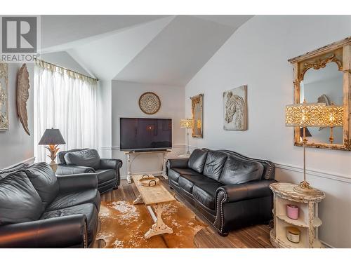 2669 Wild Horse Drive, West Kelowna, BC - Indoor Photo Showing Living Room