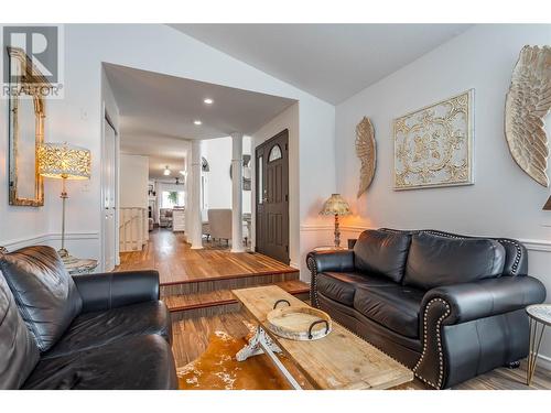 2669 Wild Horse Drive, West Kelowna, BC - Indoor Photo Showing Living Room