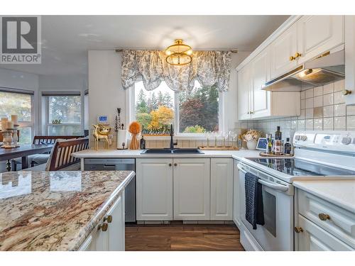 2669 Wild Horse Drive, West Kelowna, BC - Indoor Photo Showing Kitchen With Double Sink