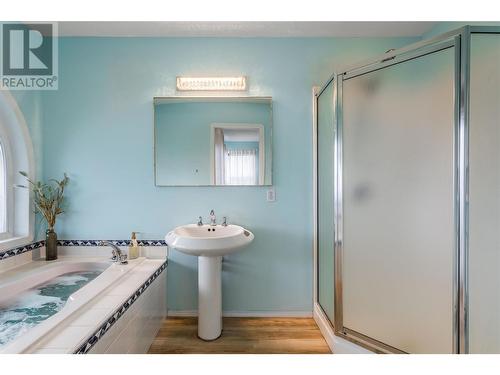 2669 Wild Horse Drive, West Kelowna, BC - Indoor Photo Showing Bathroom