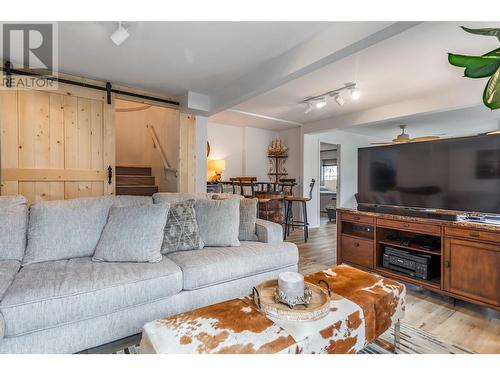 2669 Wild Horse Drive, West Kelowna, BC - Indoor Photo Showing Living Room