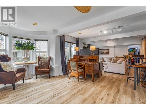 2669 Wild Horse Drive, West Kelowna, BC - Indoor Photo Showing Living Room