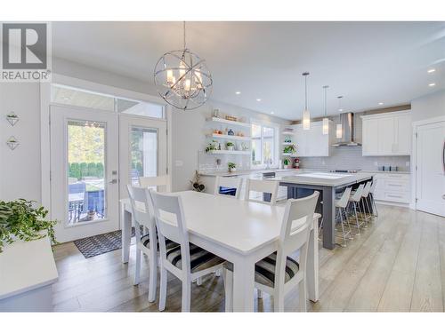 2380 15 Avenue Se, Salmon Arm, BC - Indoor Photo Showing Dining Room