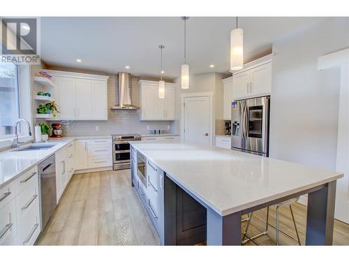 2380 15 Avenue Se, Salmon Arm, BC - Indoor Photo Showing Kitchen With Stainless Steel Kitchen With Upgraded Kitchen