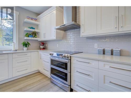 2380 15 Avenue Se, Salmon Arm, BC - Indoor Photo Showing Kitchen With Upgraded Kitchen