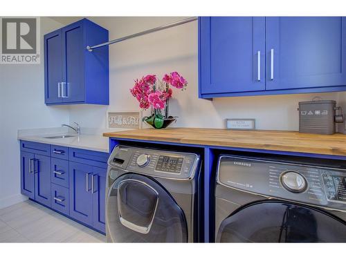 2380 15 Avenue Se, Salmon Arm, BC - Indoor Photo Showing Laundry Room