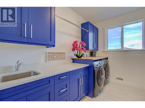 2380 15 Avenue Se, Salmon Arm, BC - Indoor Photo Showing Laundry Room