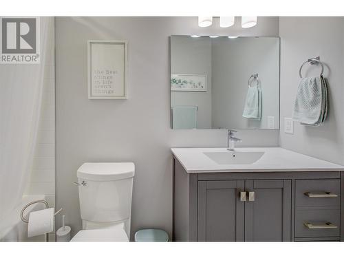 2380 15 Avenue Se, Salmon Arm, BC - Indoor Photo Showing Bathroom