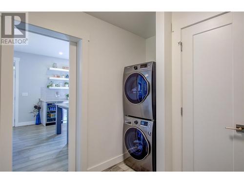 2380 15 Avenue Se, Salmon Arm, BC - Indoor Photo Showing Laundry Room