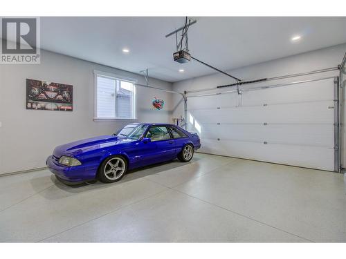 2380 15 Avenue Se, Salmon Arm, BC - Indoor Photo Showing Garage