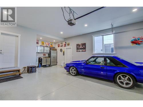 2380 15 Avenue Se, Salmon Arm, BC - Indoor Photo Showing Garage