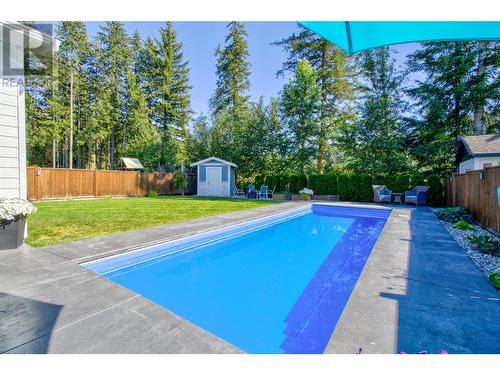 2380 15 Avenue Se, Salmon Arm, BC - Outdoor With In Ground Pool With Backyard