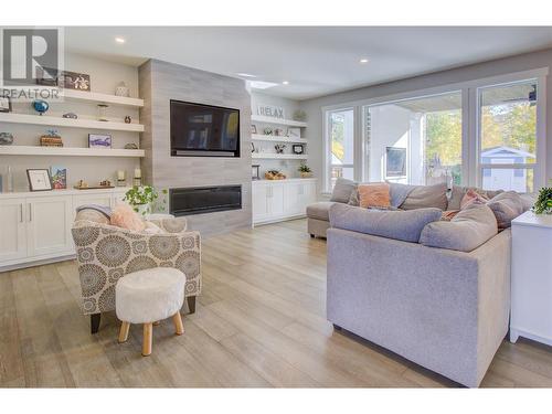 2380 15 Avenue Se, Salmon Arm, BC - Indoor Photo Showing Living Room With Fireplace