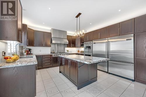 1385 Arrowhead Road, Oakville, ON - Indoor Photo Showing Kitchen With Stainless Steel Kitchen With Upgraded Kitchen