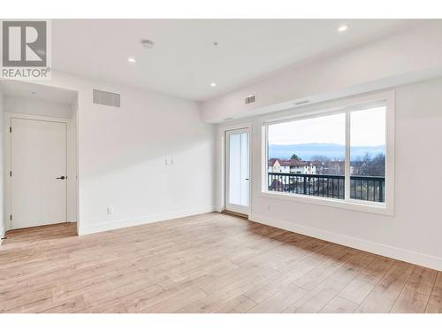 Living room - 1220 Pacific Avenue Unit# 404, Kelowna, BC - Indoor