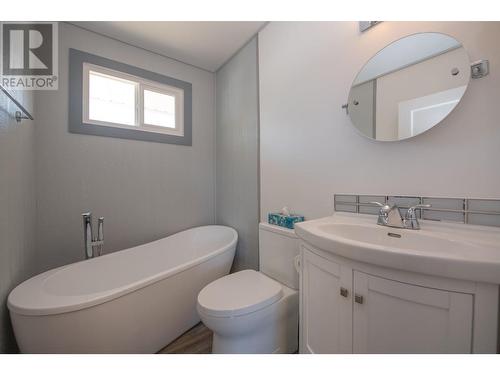 3211 16Th Street, Vernon, BC - Indoor Photo Showing Bathroom