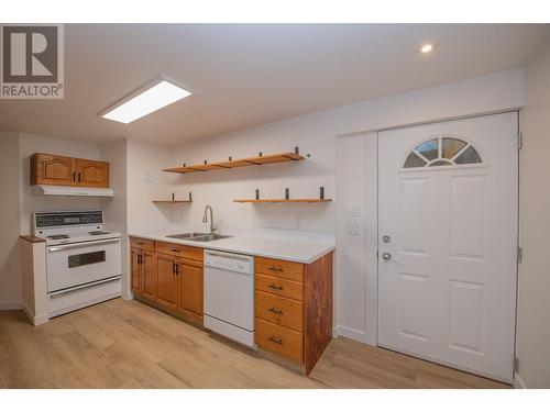 3211 16Th Street, Vernon, BC - Indoor Photo Showing Kitchen With Double Sink