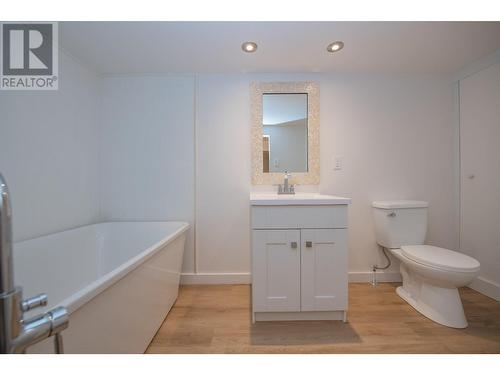 3211 16Th Street, Vernon, BC - Indoor Photo Showing Bathroom