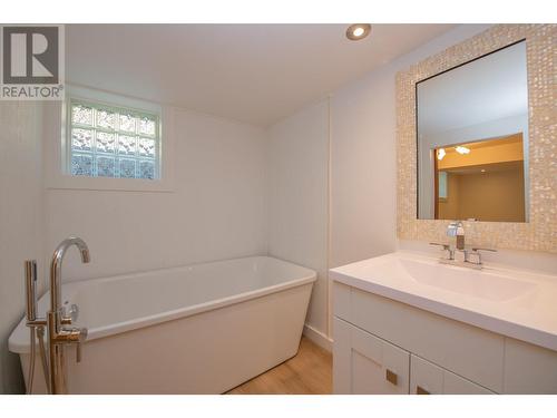 3211 16Th Street, Vernon, BC - Indoor Photo Showing Bathroom