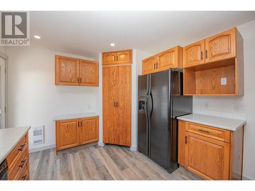 3211 16Th Street, Vernon, BC - Indoor Photo Showing Kitchen