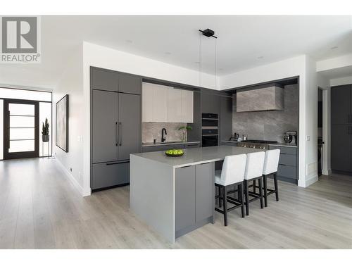 199 Echo Ridge Drive, Kelowna, BC - Indoor Photo Showing Kitchen With Upgraded Kitchen